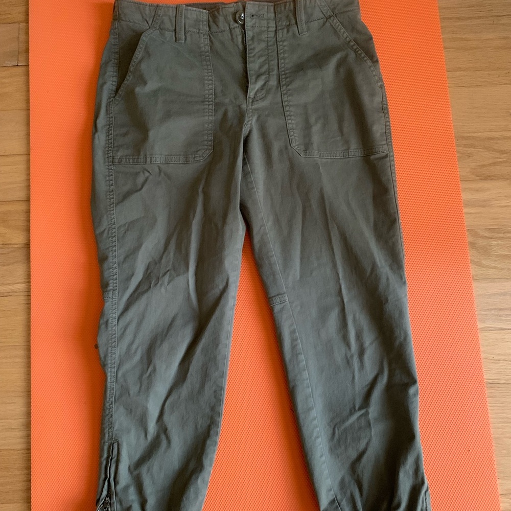Banana Republic Women's Green Cargo Pants 8 P